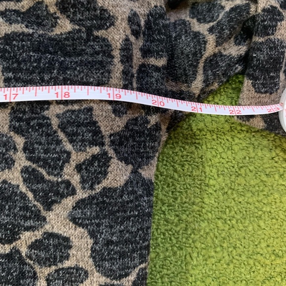 Leopard Print Sweater - Picture 4 of 5